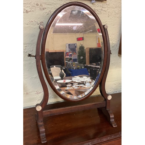 314 - AN ANTIQUE MAHOGANY OVAL PLATE SKELETON TOILET MIRROR - APPROX 48.CM.H X 35.CM.W X 17.CM.D