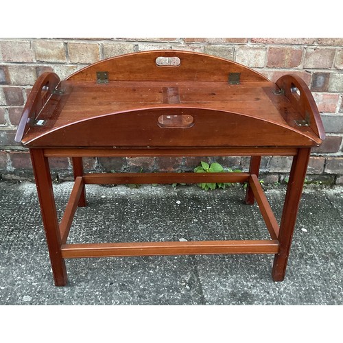 315 - AN ANTIQUE VICTORIAN MAHOGANY BUTLERS TRAY, WITH OVAL DROP FLAPS EACH WITH CARVED CARRY HANDLES TO C... 