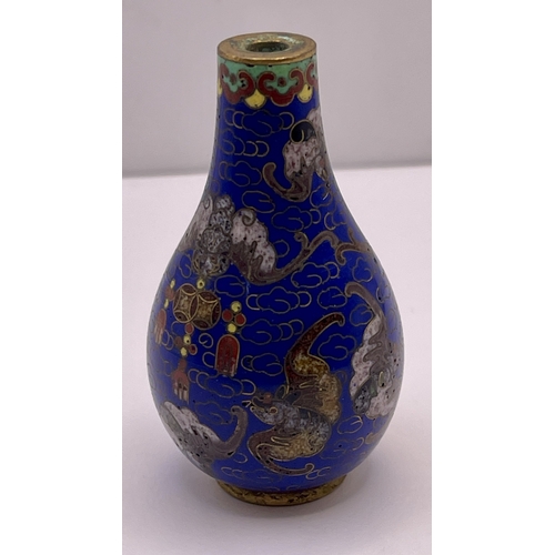 351 - CHINESE SNUFF BOTTLE - A GOOD QUALITY CHINESE CLOISONNE SNUFF BOTTLE WITH GILT RIMS AND BASES, ENGRA... 