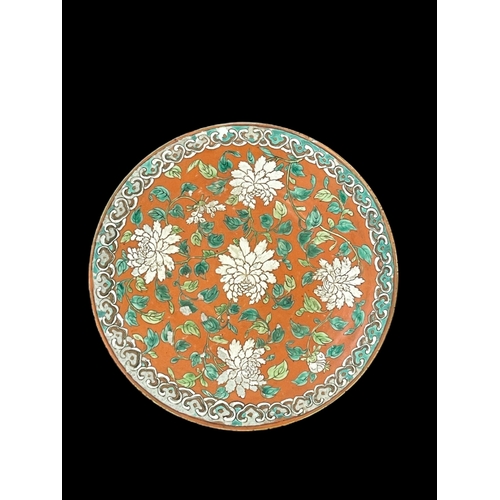 354 - A LARGE CHINESE CHARGER - A 19TH CENTURY CHINESE FAMILLE VERTE CHARGER DECORATED IN LARGE WHITE CHRY... 