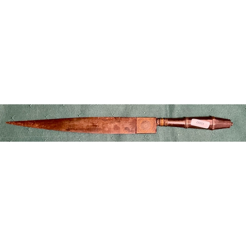 415 - AN EARLY 20TH CENTURY SPANISH DAGGER WITH FLORAL DESIGN TO BLADE L:33CM