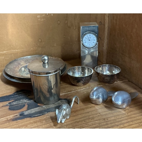 418 - A SMALL COLLECTION OF PLATED WARES INCLUDING 2 DISHES, PAIR OF BEATEN SALTS, CLOCK AND 2 HOSELTON SC... 