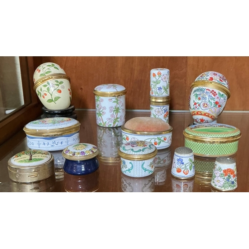 423 - 12 ENAMELLED BOXES BY HALCYON DAYS, STAFFORDSHIRE ENAMELS, INCLUDING 2 EGGS , 2 THIMBLES AND PIN CUS... 