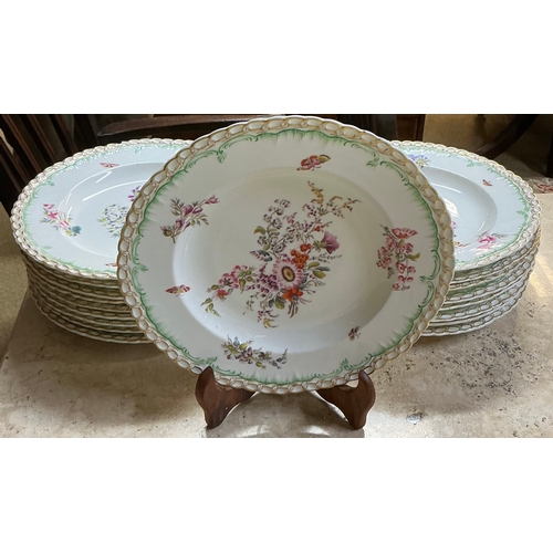 430 - A COLLECTION OF 18 KPM BERLIN “KONIGSGLATT” PORCELAIN PLATES WITH FLORAL BOUQUETS SCATTERED FLOWERS ... 