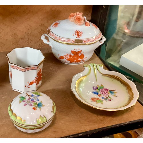 439 - X4 PIECES OF HUNGARIAN HEREND PORCELAIN, INCLUDING A HEREND CHINESE BOUQUET COVERED BOWL AND MATCHIN... 