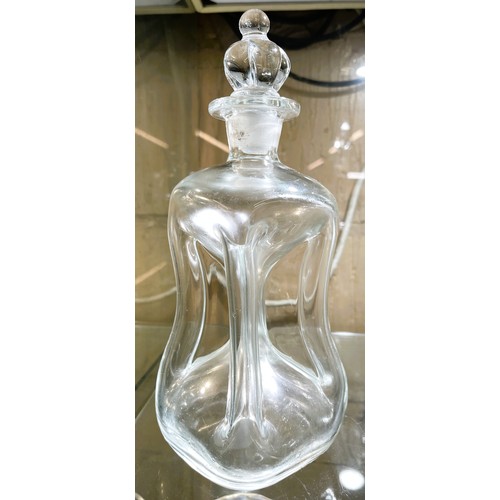 467 - A COLLECTION OF X5 VINTAGE DECANTERS WITH STOPPERS INCL, A CLICK CLACK DECANTER, A THOMAS WEBB FACET... 