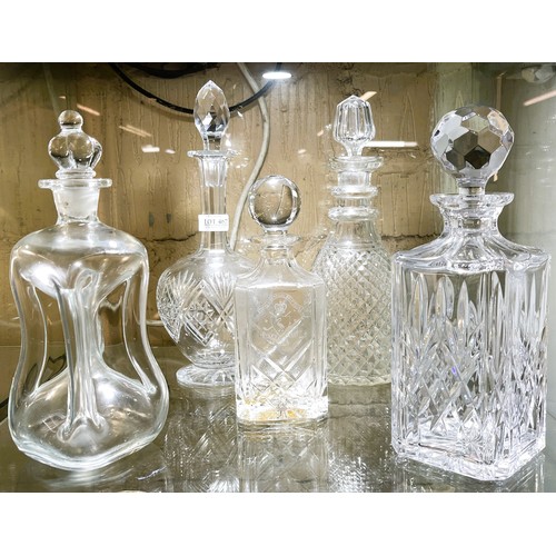 467 - A COLLECTION OF X5 VINTAGE DECANTERS WITH STOPPERS INCL, A CLICK CLACK DECANTER, A THOMAS WEBB FACET... 