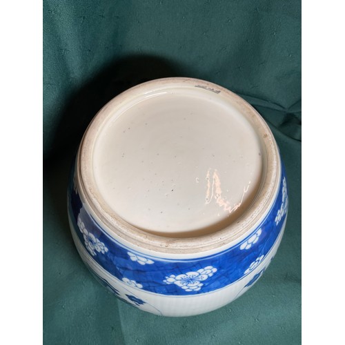 353 - A PAIR OF CHINESE BLUE AND WHITE PORCELAIN GINGER JARS OF STOUT OVOID FORM, FEATURING ALTERNATE PANE... 