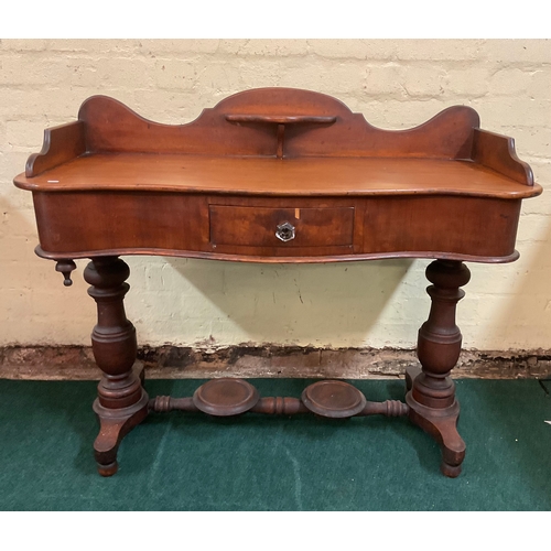 286 - AN ANTIQUE VICTORIAN MAHOGANY WASH STAND/TABLE, MAHOGANY TABLE TOP WITH GALLERY SHELF TO SERPENTINE ... 
