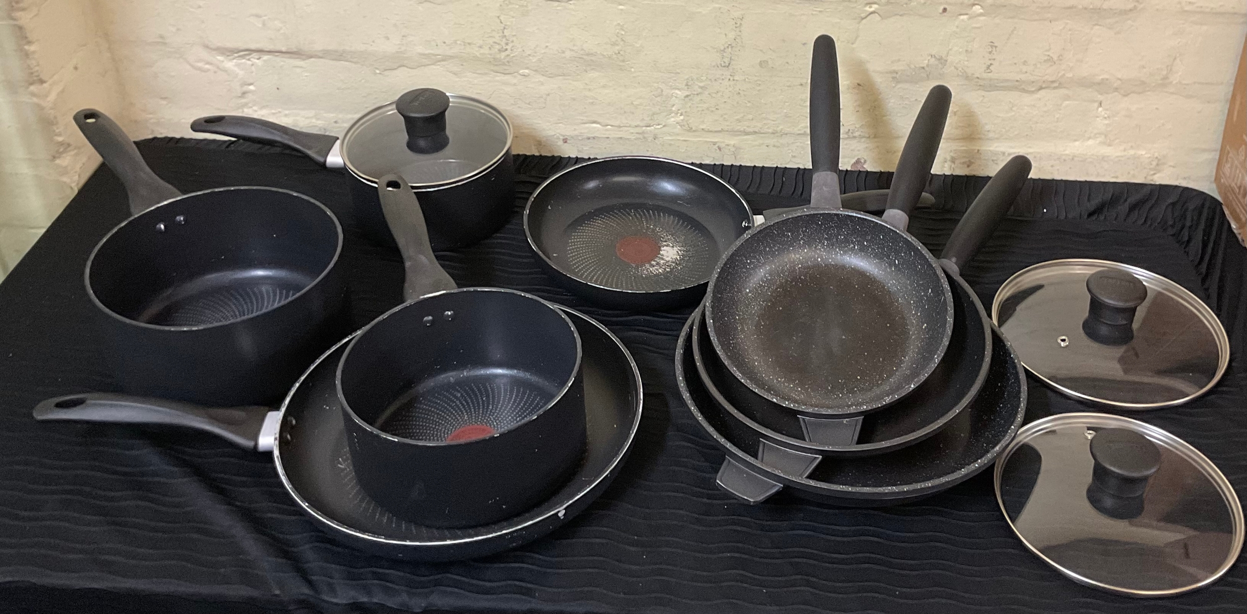 X11 PIECE MIXED PAN SET INCL TEFAL AND BERGHOFF - X8 PANS, X3 LIDS