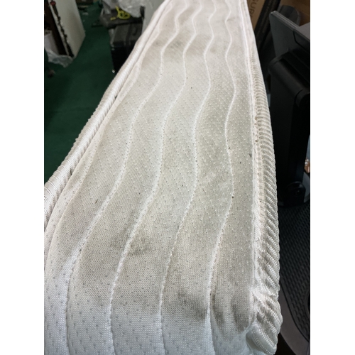 44 - A DORMEO MEMORY FOAM MATTRESS PLUS - KINGSIZE 150CM X 200 CM - LOOSE PACK