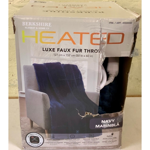 50 - BOXED BERKSHIRE LIFE HEATED LUXE FAUX FUR THROW IN NAVY BLUE 127CM X 152CM