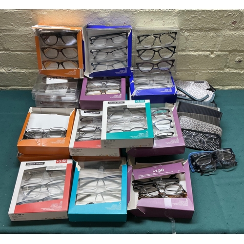 54 - VERY LARGE QTY OF FOSTER GRANT VARIOUS STRENGTH READING GLASSES WITH CASES