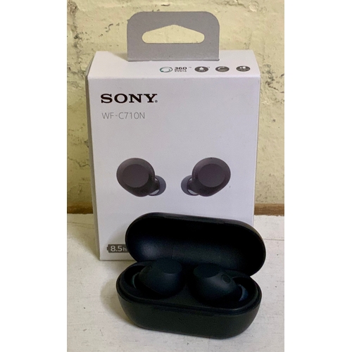 15 - BOXED SONY WF-C710N BLUETOOTH EARBUDS WITH NOISE CANCELLATION IN BLACK WITH CHARGING CABLE AND EXTRA... 