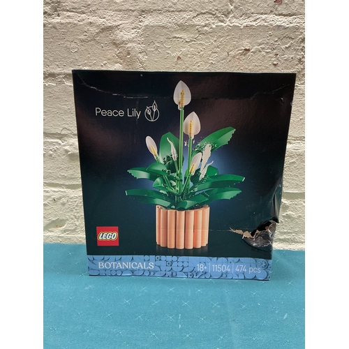 19 - BOXED LEGO BOTANICALS ‘PEACE LILY’ 11504