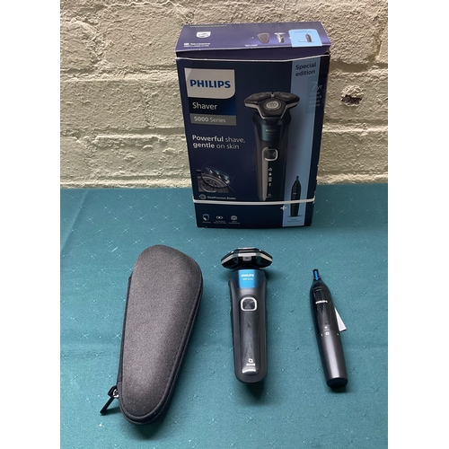 32 - BOXED PHILIPS 5000 SERIES SHAVER AND NOSE HAIR TRIMMER, WITH CARRY CASE AND CHARGING WIRE