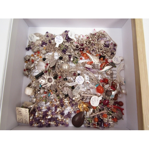 1438 - A box of mixed jewellery 'as new' stamped 925