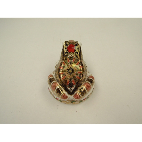 1455 - A Royal Crown Derby paperweight Old Imari Frog, 2836/4500, silver stopper, boxed, with certificate