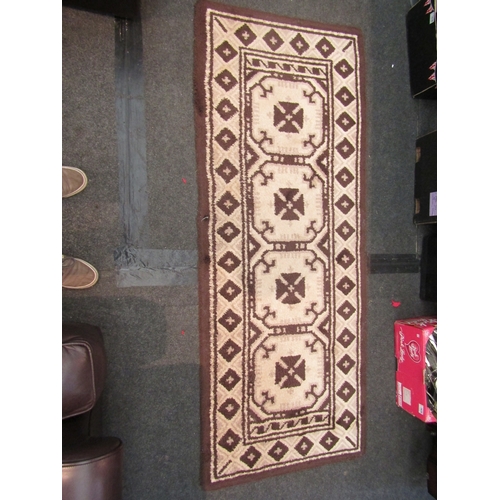 1651 - A small woollen rug with matching runner.    (R) £10