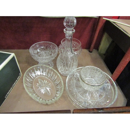 466 - A quantity of mixed cut glass items including decanter, bowls, cake stands etc.    (D)