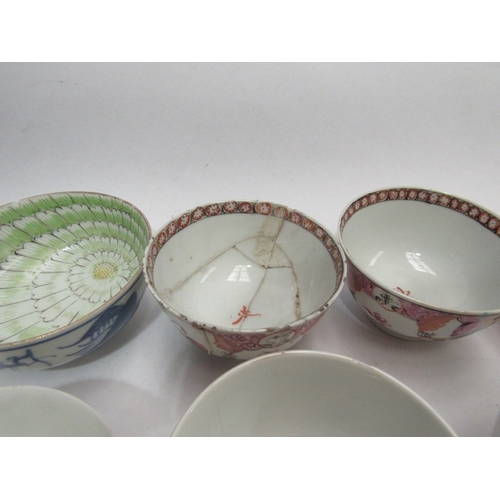 342 - A collection of mainly Chinese ceramics; teabowls, export cup, etc a/f (14)