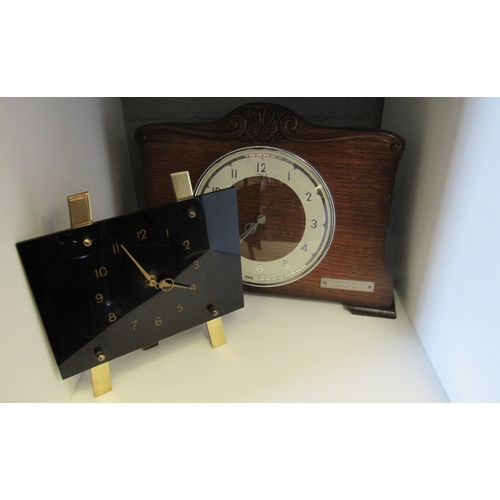 1392 - A late 19th/ early 20th Century slate and marble timepiece, French 8-day pendulum movement, white en... 