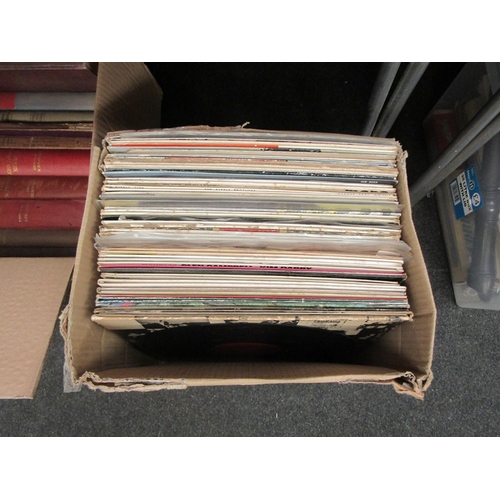 1533 - A box of mixed LP's including Roy Orbison, Elvis Presley, Gene Pitney, Jeff Wayne's War of The World... 