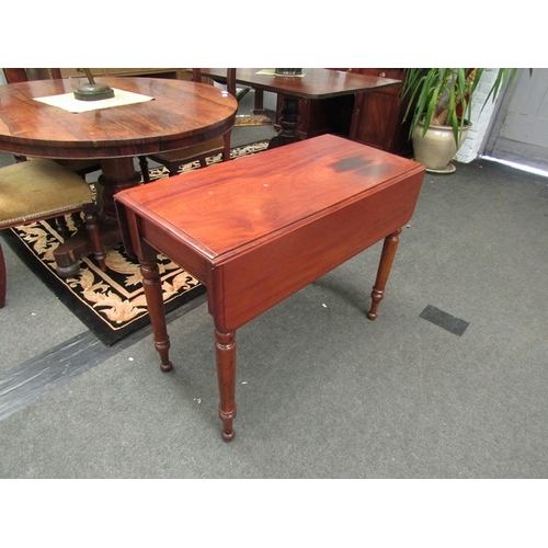 1541 - A Victorian mahogany Pembroke table on turned legs and a single chair     (R) £0