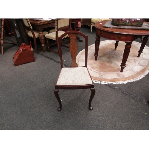 1541 - A Victorian mahogany Pembroke table on turned legs and a single chair     (R) £0