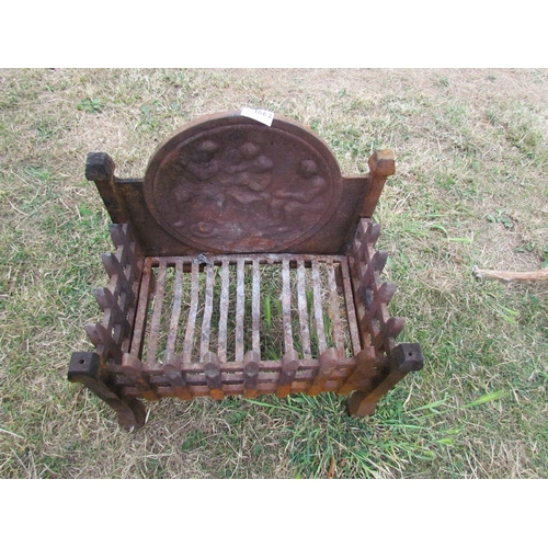 4662 - A cast iron fire basket