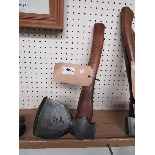 4073 - A Brades 2lb side axe L.P.T.B.