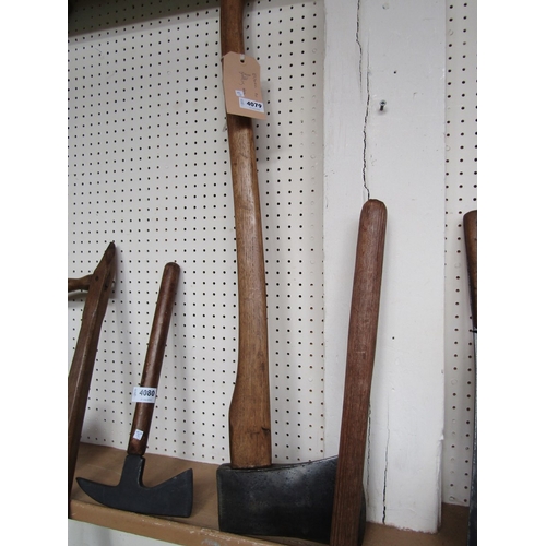 4079 - An Elwell No.4 felling axe   (R) £15