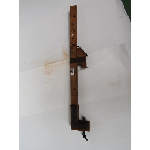 4094 - A wood and metal clamp   (R) £0