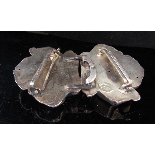 5064 - A belt buckle as two linked flowers, stamped sterling, Patented 25th June 1901, 31.2g    (R) £30