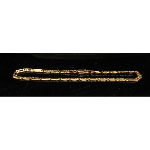 5084 - A gold bracelet stamped 585, 20cm long, 4.3g