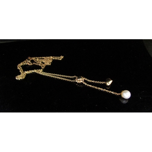 5085 - A gold necklace hung with a single pearl and sweetheart drop, stamped 585, 46cm long, 3.3g