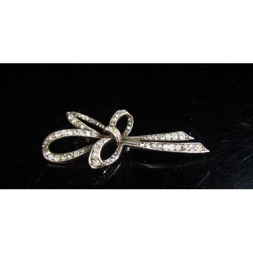 5092 - An Edwardian diamond spray brooch, unmarked, 5cm long, 5g