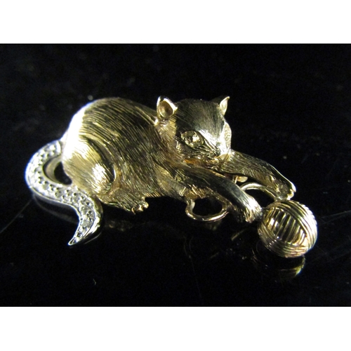 5108 - A 9ct gold diamond brooch as a cat playing with a ball of wool, 6.6g