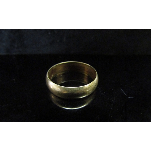 5172 - A 9ct gold wedding band. Size U, 4.2g