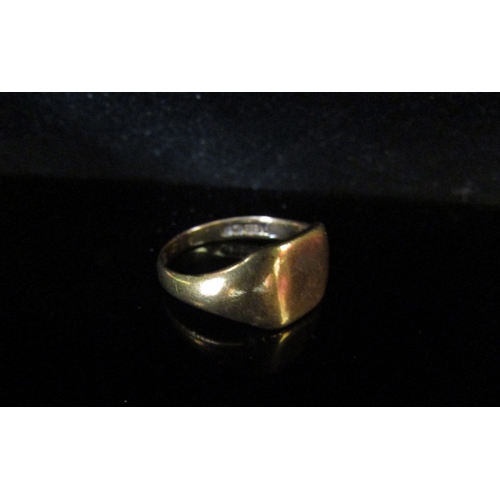 5192 - A 9ct gold signet ring, vacant sheild. Size U/V, 5.3g