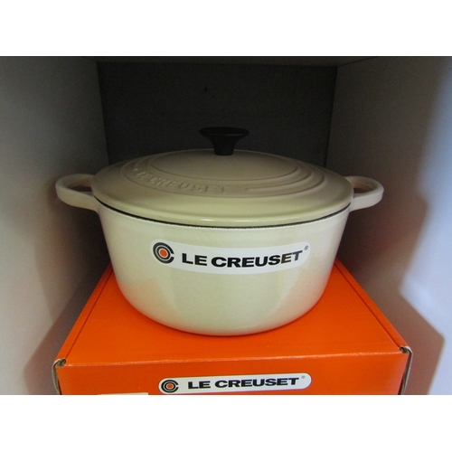 1269 - A boxed 'Le Creuset' round casserole/ oven dish with lid in cream, 22cm