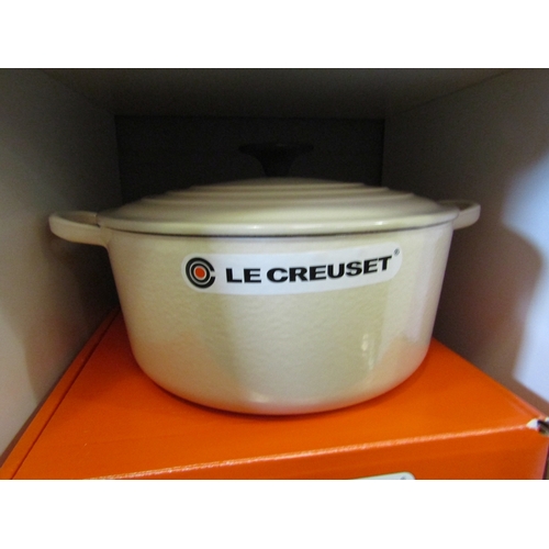 1278 - A boxed Le Creuset round casserole dish and lid in cream, 24cm