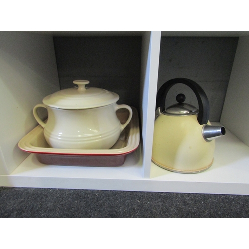 1279A - A Le Creuset cream lidded carrerole dish and similar red roasting dish and an aga on hob kettle (3)