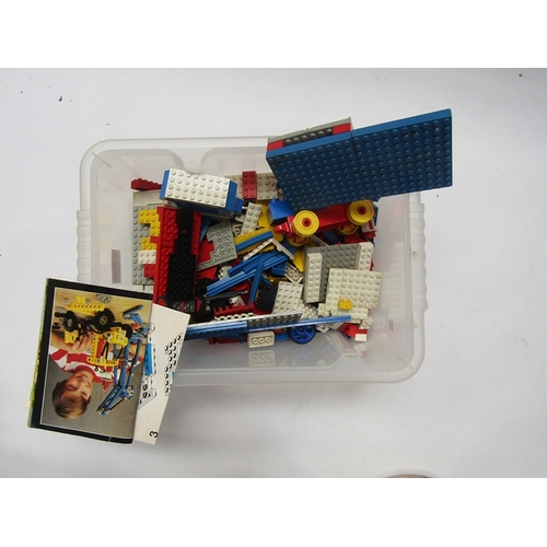 7146 - A box of assorted loose Lego