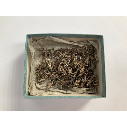 8121 - A quantity of silver miniature soldiers