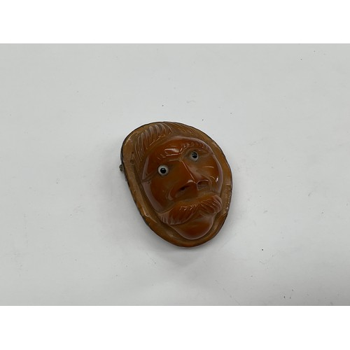 8139 - A Late 19th/early 20th Century African carved nut viniagrette in the form of a man's head    (R) £65