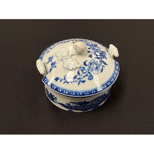 8295 - A Worcester blue and white circular lidded dish with floral shaped knop, 12cm diameter