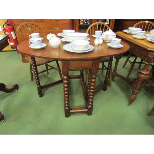 65 - An 18th Century pegged oak gateleg table the rising leaves oval top and cutlery end drawer over bobb... 