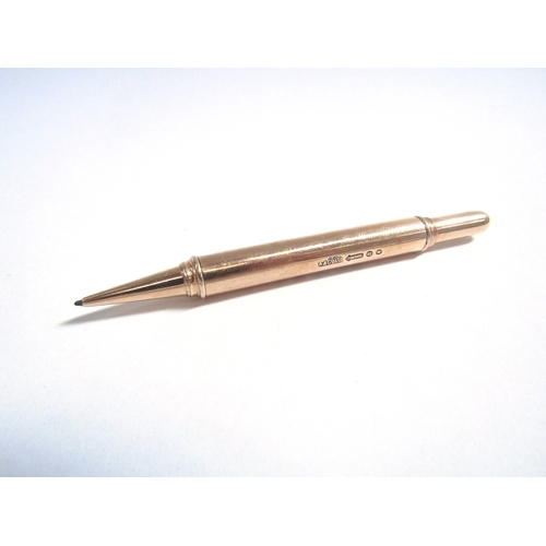 8086 - A 9ct gold propelling pencil, London A+C Ltd, 11.3g