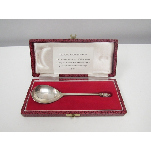 8194 - A C.J. Vander silver owl knopped spoon, London 1977